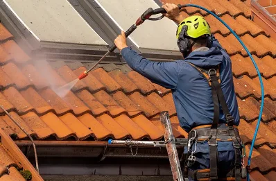 Démoussage et hydrofuge de toiture à Versonnex